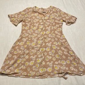 NWOT Lulu’s Dusty Pink Daisy Dress